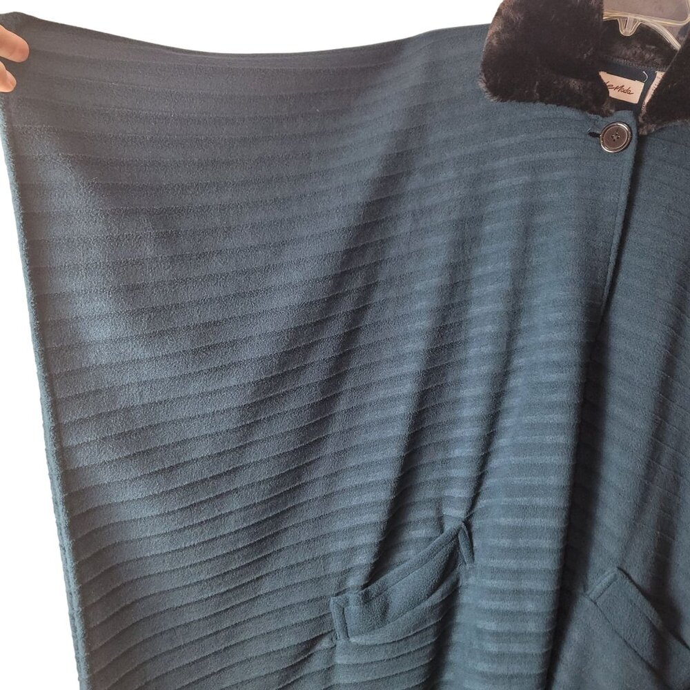Le Moda Teal Cape With Faux Fur Collar & Button Closure - Picture 5 of 11